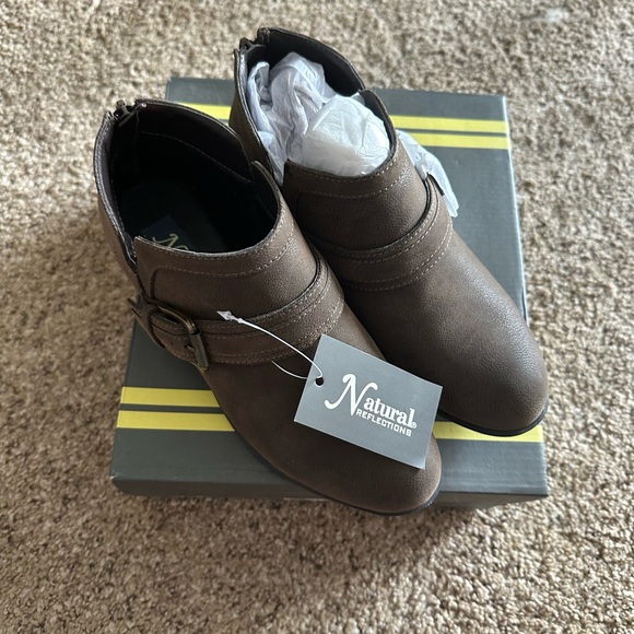 Natural Reflections Austin Booties Size 7 1/2 - Picture 2 of 2